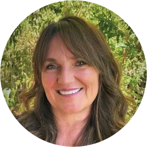 Leonie Kelsall - Author