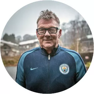 Les Chapman - English former football player