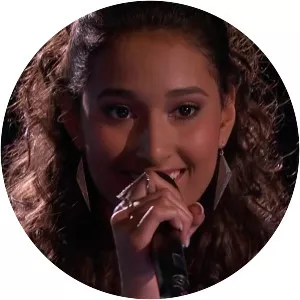 Lexi Dávila - Singer