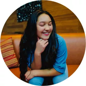 Liahona Olayan - Singer