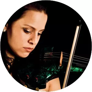 marthy barna lili virág