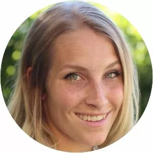 Lindsay Cummings - Author