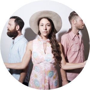 Lindsay Lou - Singer