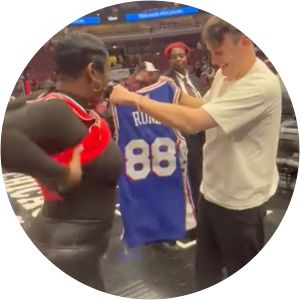 Lisa Beverley photograph