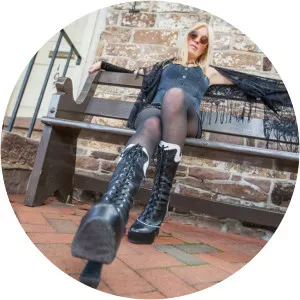 Lisa Bouchelle - Singer