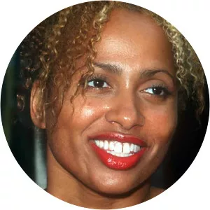 Lisa Nicole Carson