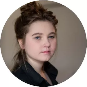 Liv Henneguier - Actress