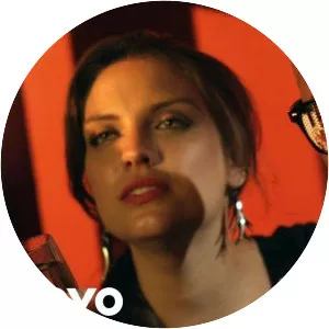 Liz Suwandi - Musical artist