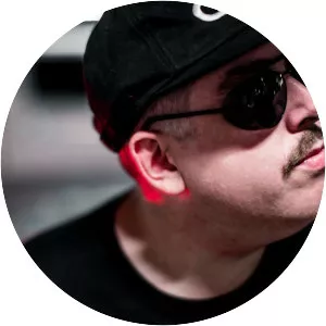 LO'99 - Musical artist