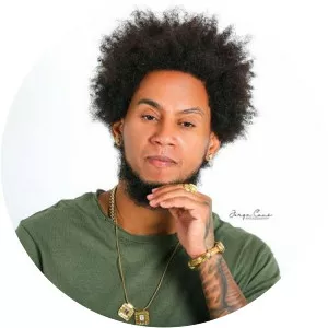 Lolo en el Micrófono