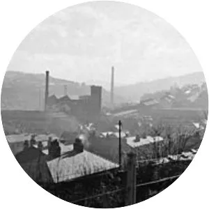 Longwood and Milnsbridge railway station