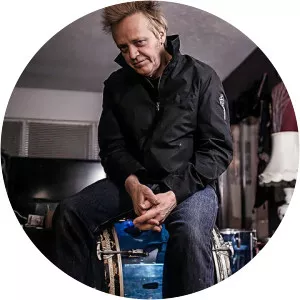 Lonnie James - Musical artist