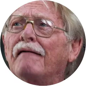 Lonnie & Linda - Hoarders: Season 9, Episode 1