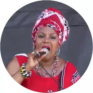 Lorraine Klaasen - Singer