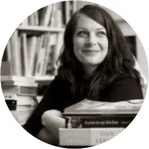 Lottie Storey - Author