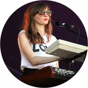 Lou Hayter - Musician