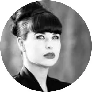 Louise and the Pins - Musical group