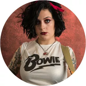 Louise Distras - Musician