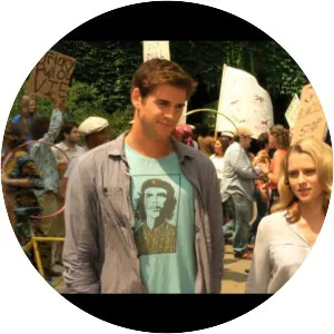 Love and Honor - 2013 ‧ Drama/Romance ‧ 1h 40m