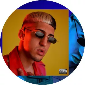 Love Yi - Musical artist