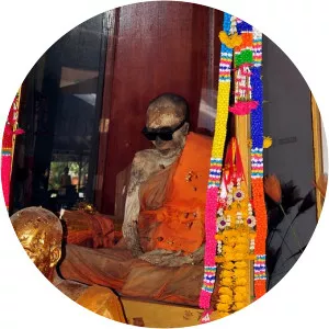 Luang Pho Daeng - 