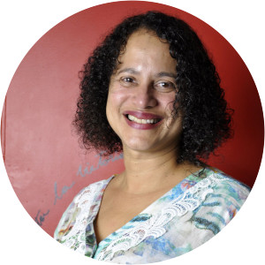 Luciana Barbosa de Oliveira Santos (. . .