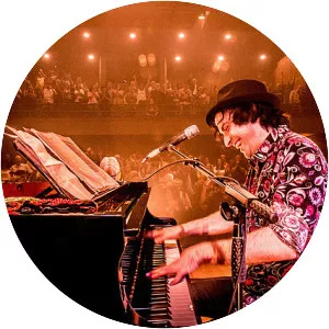 Luciano Leães - Musical artist