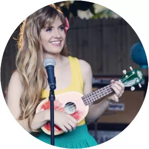 Lucy & La Mer - Musical group