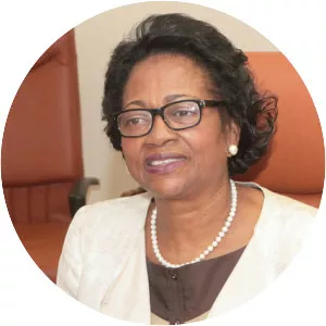 Luzia Inglês VanDúnem