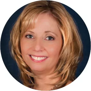 Lynda Barnes - Bowler