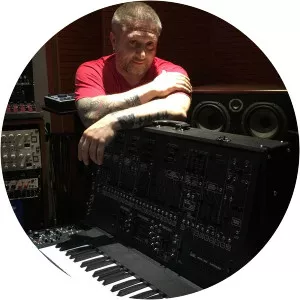 M.R.E.U.X - Musical artist