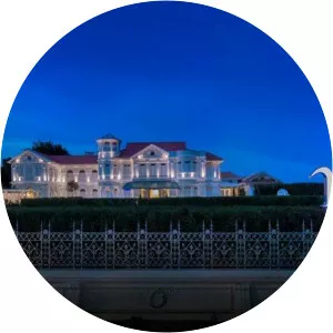 Macalister Mansion - 