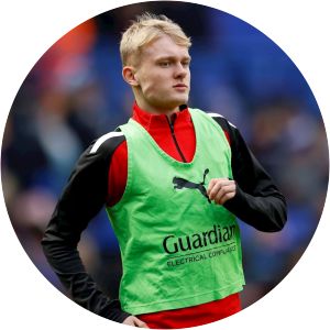 Mackenzie Warne - Football player