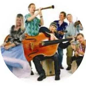 Maddy Prior & The Carnival Band