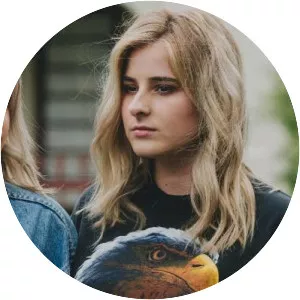 Mae Valley - Musical duo