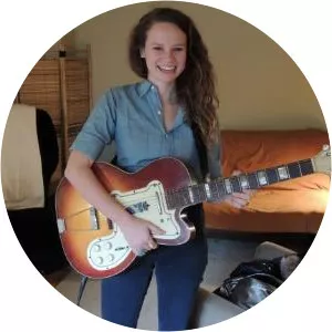 Maesa Pullman - Singer-songwriter