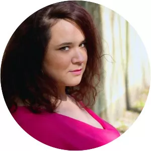 Magalie Vaé - French singer