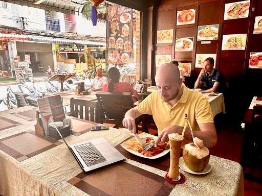 Magnific Restaurant - Restaurant