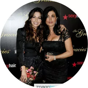 Mahmonir Shahi photograph