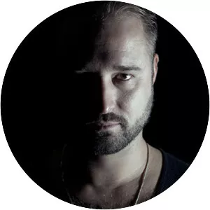 iraka mainro - Musical artist