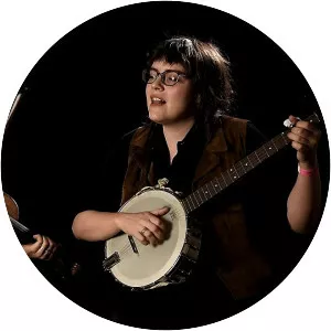 Mama's Broke - Musical group