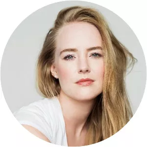 Mandi Nicholson - Actor