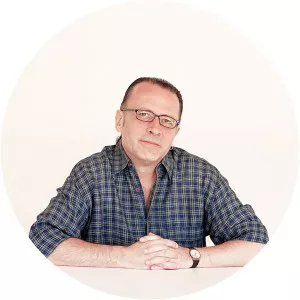 Manuel DeLanda - Mexican-American writer