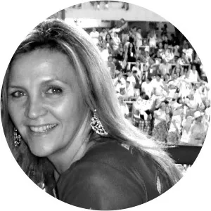 Mara Diaz - Carla Diaz's mother