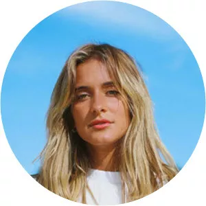 Mari Azevedo - Musical artist