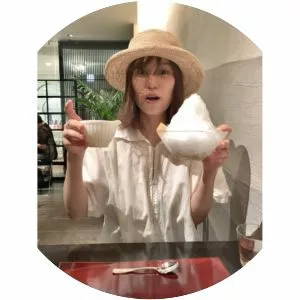 Mari Uchida - Singer