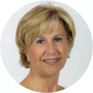 María del Carmen Álvarez‑. . .