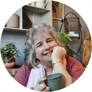 Marianne Grandia - Author