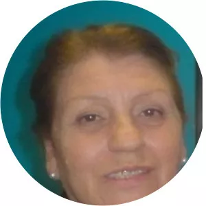 Maricleuza Benelli - Simony's mother