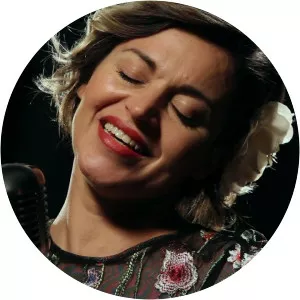 Marta Bolaños - Singer